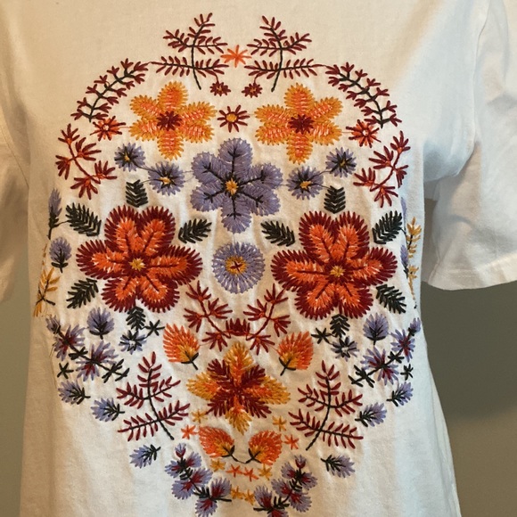 Cute Embroidered T - Picture 2 of 2